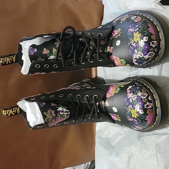 New Dr Martens 1460 Pascal Floral Print Lace Up Boots AirWair Flowers Black - Picture 2 of 12